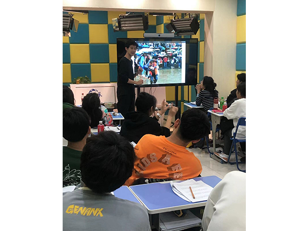 <b>ѧ���ճ�</b>