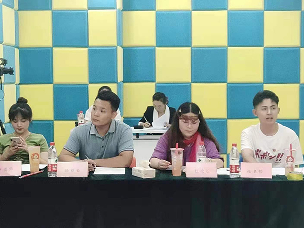 <b>ѧ���ճ�</b>